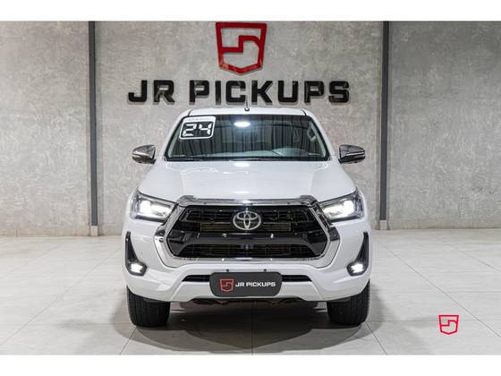 TOYOTA HILUX 2.8 D-4D TURBO DIESEL CD SRX 4X4 AUTOMÁTICO TOYOTA HILUX 2.8 D-4D TURBO DIESEL CD SRX 4X4 AUTOMÁTICO